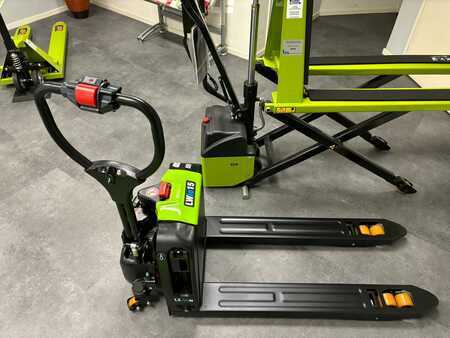 Electric Pallet Trucks 2024  Clark LWIo15 (1)