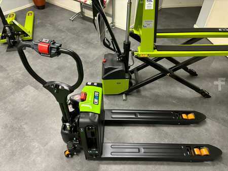 Nízkozdvižný vozík 2024 Clark LWIo15 (1)