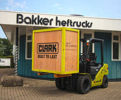 Elektro čtyřkolový VZV 2025  Clark S35XE (1)