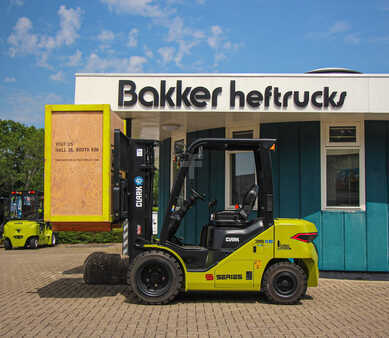 Elektro čtyřkolový VZV 2025  Clark S35XE (2)