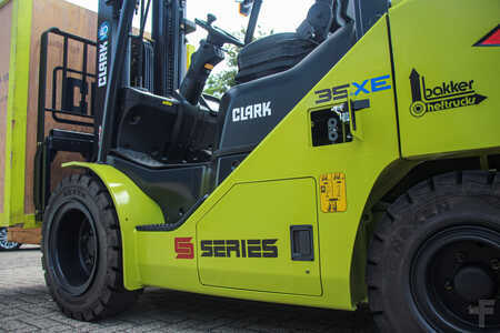 Elektro čtyřkolový VZV 2025 Clark S35XE (4)