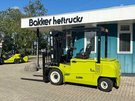 Elektro čtyřkolový VZV 2023 Clark GEX50 (1)