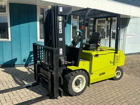 Elektro čtyřkolový VZV 2023 Clark GEX50 (3)