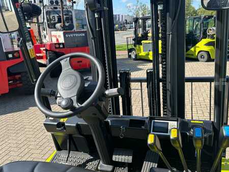 Elektro čtyřkolový VZV 2023  Clark GEX50 (4)