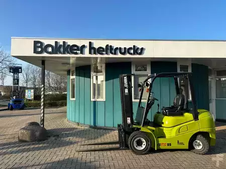 Dieselstapler 2016 Clark GTS25D (1)