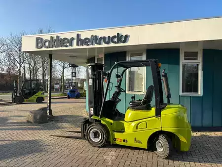 Dieselstapler 2016 Clark GTS25D (2)