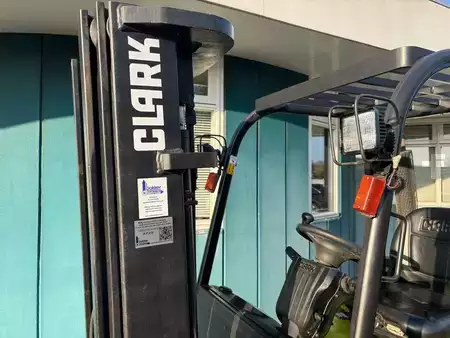 Dieselstapler 2016 Clark GTS25D (4)