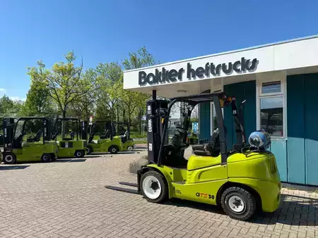 LPG Forklifts 2016  Clark GTS30L (3)