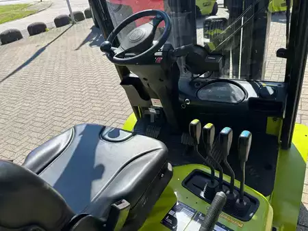 Treibgasstapler 2016 Clark GTS30L (7)