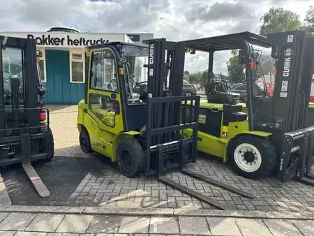 Diesel Forklifts 2018  Clark GTS25D (1)
