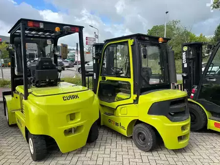 Diesel Forklifts 2018  Clark GTS25D (2)