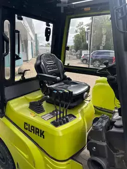 Diesel Forklifts 2018  Clark GTS25D (4)
