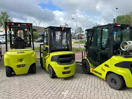 Diesel Forklifts 2018  Clark GTS25D (7)