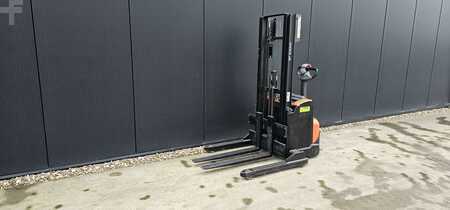 Ruční vysokozdvižný vozík 2016 BT SWE12S Breedspoor (1)