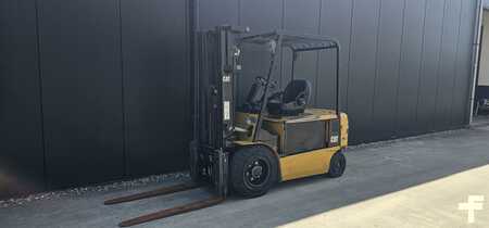 Elektryczne 4-kołowe 2010  CAT Lift Trucks EP35K-PAC (1)