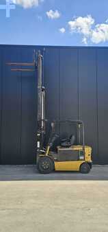 Elektryczne 4-kołowe 2010  CAT Lift Trucks EP35K-PAC (12)