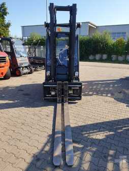 Elektro 4 Rad 2020  Linde E 30 L-01 (1)