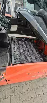Elektryczne 4-kołowe 2012  Linde E 20 PH-01 (7)