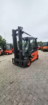 Elektryczne 4-kołowe 2015  Linde E 40 HL-01/600 (1)