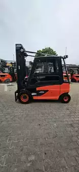 Elektryczne 4-kołowe 2015  Linde E 40 HL-01/600 (2)