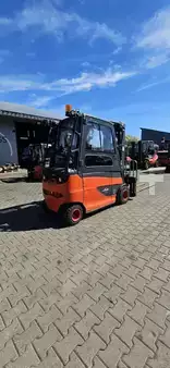 Elektryczne 4-kołowe 2019  Linde E 30 HL-01/600 (3)