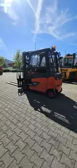 Elektryczne 4-kołowe 2021  Linde E 30 HL-01/600 (2)