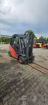 Wózki gazowe 2019  Linde H 25 T-02 (4)
