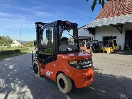 El Truck - 4-hjul 2025  Noblelift CPD 35 Triplerxmast 480cm 3500 KG Kabine (11)