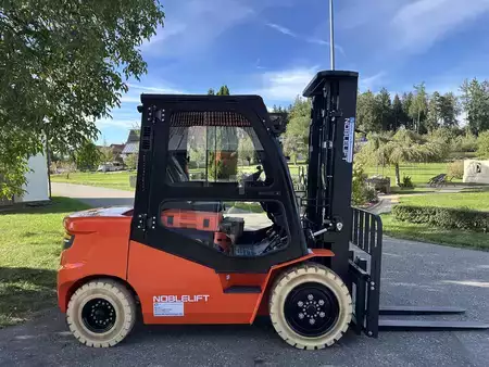El Truck - 4-hjul 2025  Noblelift CPD 35 Triplerxmast 480cm 3500 KG Kabine (2)