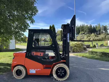 El Truck - 4-hjul 2025  Noblelift CPD 35 Triplerxmast 480cm 3500 KG Kabine (9)