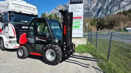 Terrenggående gaffeltruck 2025  Manitou MC 25-4 D K ST5 S1 (3)