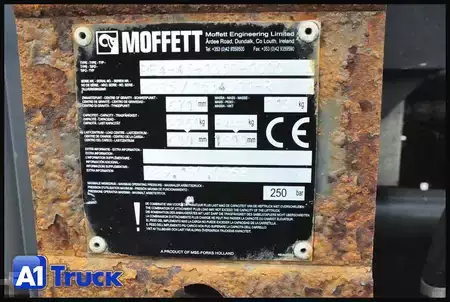Chariots élévateurs transportables 2015  Moffett M 4 (25)