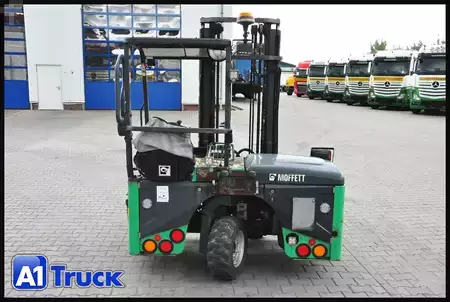 Chariots élévateurs transportables 2015  Moffett M 4 (4)