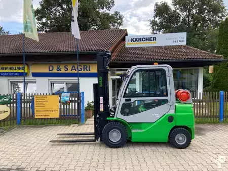 Gázüzemű targoncák 2024  Cesab M325GV (1)