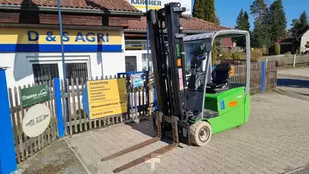 El truck - 3 hjulet 2010  Cesab B320 (1)