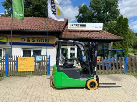 Eléctrica de 3 ruedas 2025  Cesab B320II (4)