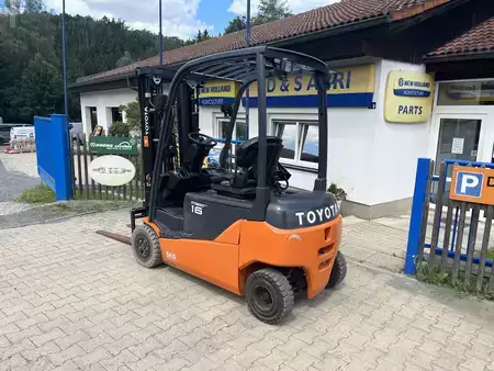 Chariots électriques à 4 roues 2016  Toyota 8FBM16T (3)