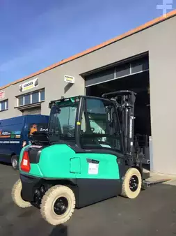 Eléctrico - 4 rodas 2024  Mitsubishi FB55NH (3)