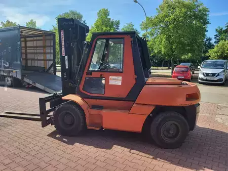 Chariots élévateurs diesel 2002  Toyota 5FD70 (2)