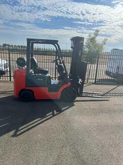 Propane Forklifts 2006  Linde TO25C (1)
