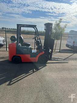 Propane Forklifts 2006  Linde TO25C (3)
