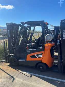 Propane Forklifts 2023  Doosan GC25-9 (1)