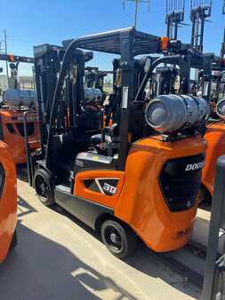 Carretilla elevadora GLP 2023  Doosan GC30S-9 (1)