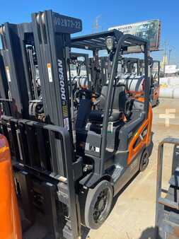 Carretilla elevadora GLP 2023  Doosan GC30S-9 (1)