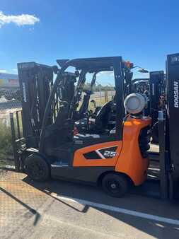 Propane Forklifts 2023  Doosan GC25-9 (1)
