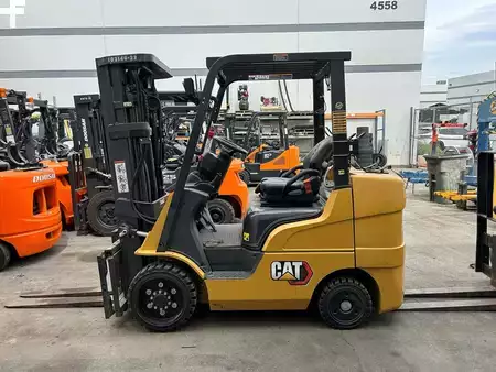 Montacargas GLP 2021 CAT Lift Trucks 2C6000 (1)