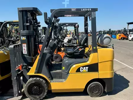 Montacargas GLP 2019 CAT Lift Trucks 2C6000 (1)