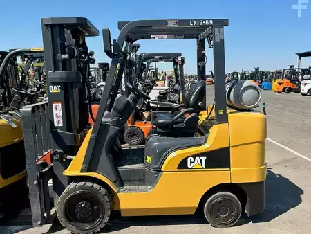 Propane Forklifts 2019 CAT Lift Trucks 2C6000 (1)