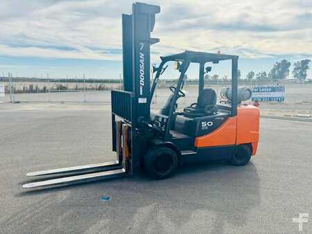 Propane Forklifts 2017  Doosan GC50C-5 (1)