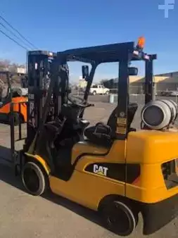 Montacargas GLP 2017 CAT Lift Trucks 2C5000 (1)